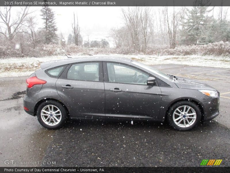 Magnetic Metallic / Charcoal Black 2015 Ford Focus SE Hatchback