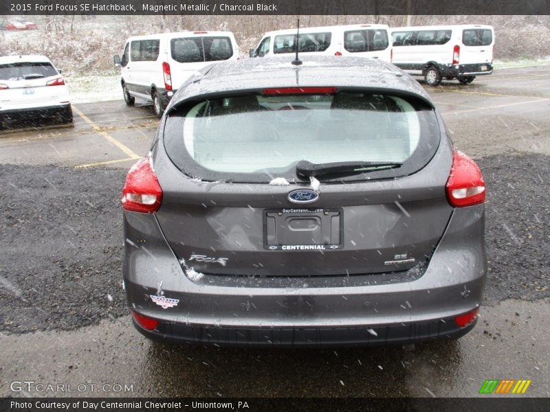 Magnetic Metallic / Charcoal Black 2015 Ford Focus SE Hatchback