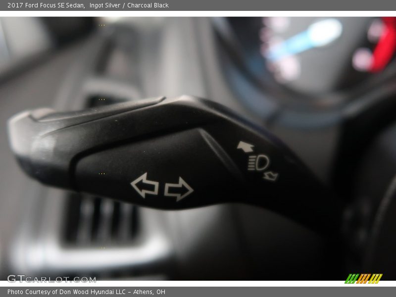 Ingot Silver / Charcoal Black 2017 Ford Focus SE Sedan
