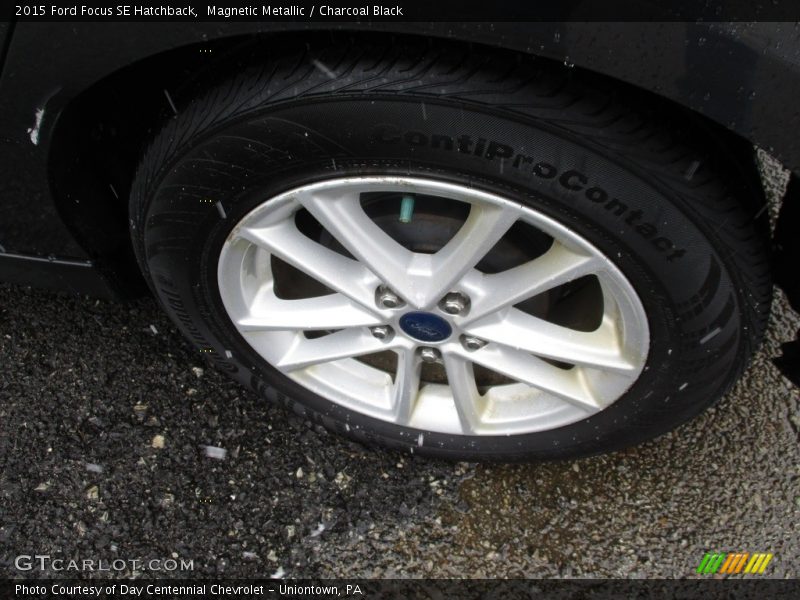 Magnetic Metallic / Charcoal Black 2015 Ford Focus SE Hatchback