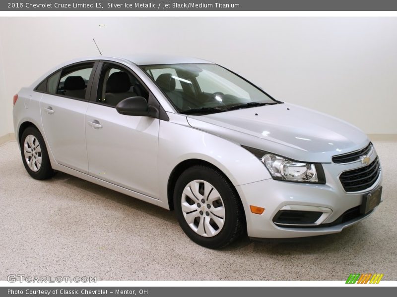 Silver Ice Metallic / Jet Black/Medium Titanium 2016 Chevrolet Cruze Limited LS