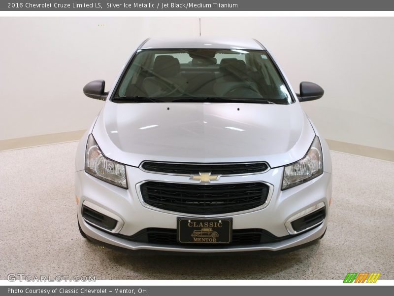 Silver Ice Metallic / Jet Black/Medium Titanium 2016 Chevrolet Cruze Limited LS