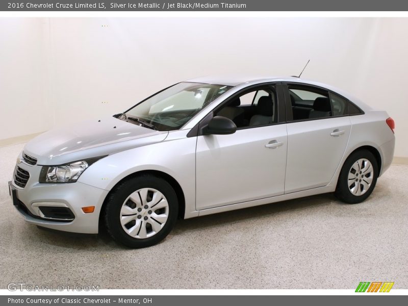 Silver Ice Metallic / Jet Black/Medium Titanium 2016 Chevrolet Cruze Limited LS