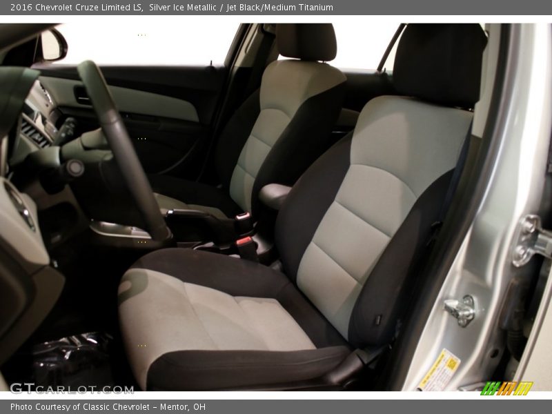 Silver Ice Metallic / Jet Black/Medium Titanium 2016 Chevrolet Cruze Limited LS
