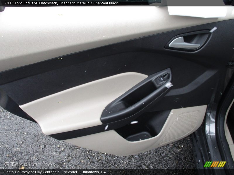 Magnetic Metallic / Charcoal Black 2015 Ford Focus SE Hatchback