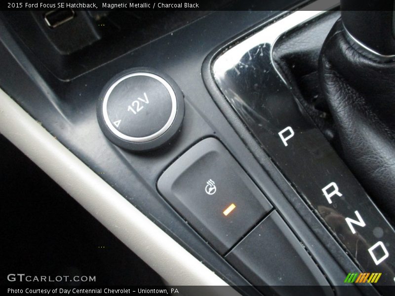 Magnetic Metallic / Charcoal Black 2015 Ford Focus SE Hatchback