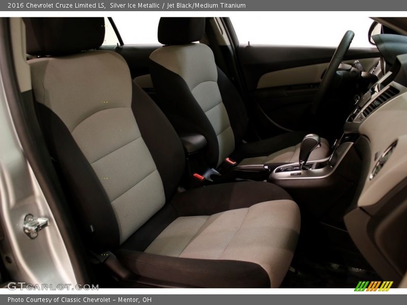 Silver Ice Metallic / Jet Black/Medium Titanium 2016 Chevrolet Cruze Limited LS