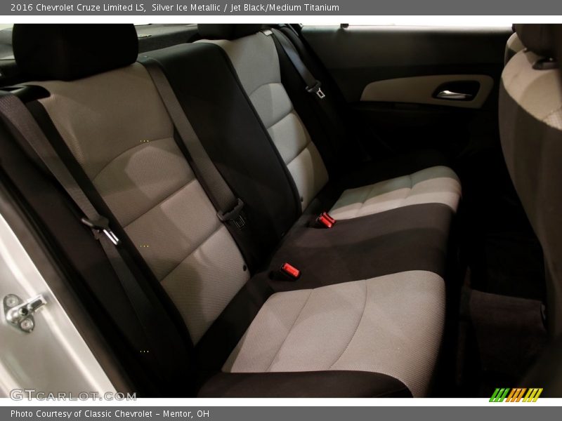 Silver Ice Metallic / Jet Black/Medium Titanium 2016 Chevrolet Cruze Limited LS