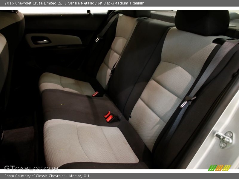 Silver Ice Metallic / Jet Black/Medium Titanium 2016 Chevrolet Cruze Limited LS