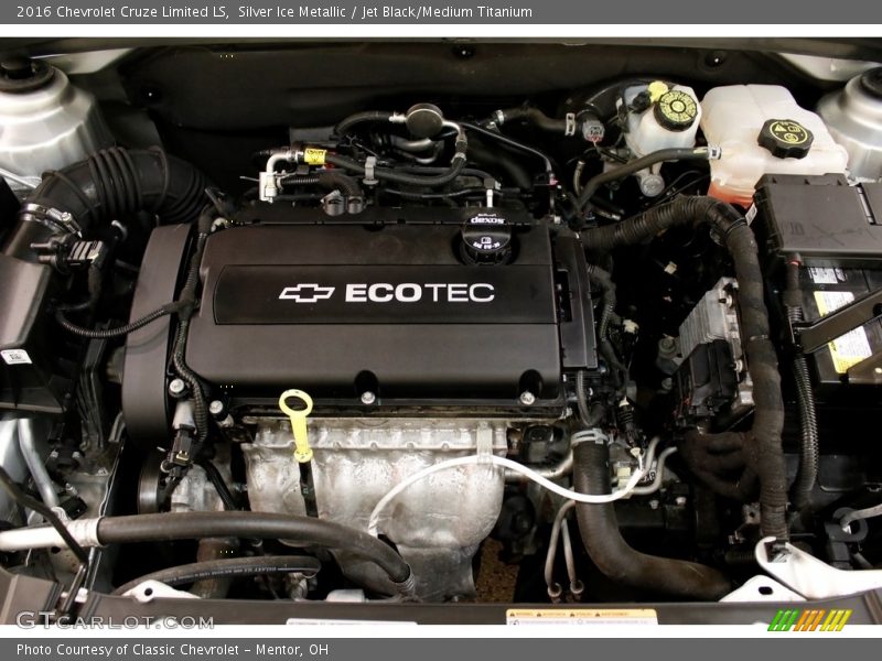 Silver Ice Metallic / Jet Black/Medium Titanium 2016 Chevrolet Cruze Limited LS