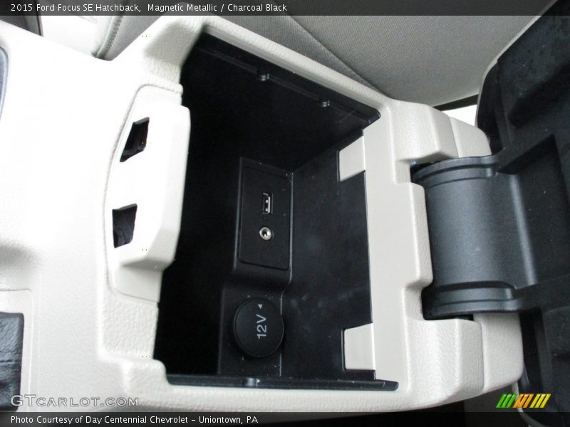 Magnetic Metallic / Charcoal Black 2015 Ford Focus SE Hatchback