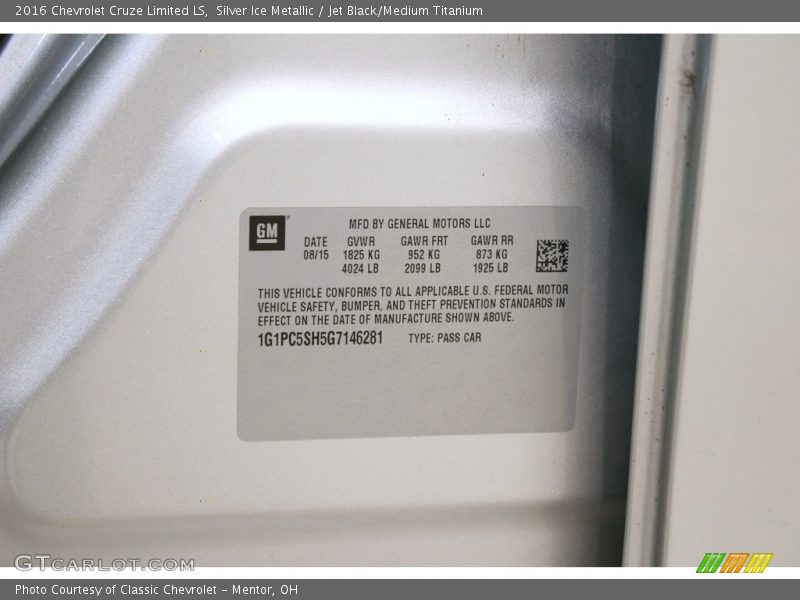 Silver Ice Metallic / Jet Black/Medium Titanium 2016 Chevrolet Cruze Limited LS