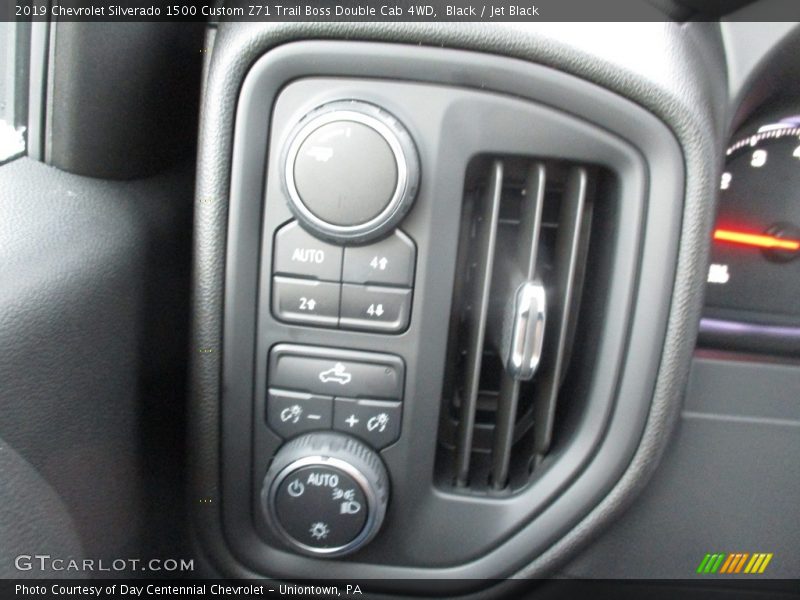 Controls of 2019 Silverado 1500 Custom Z71 Trail Boss Double Cab 4WD