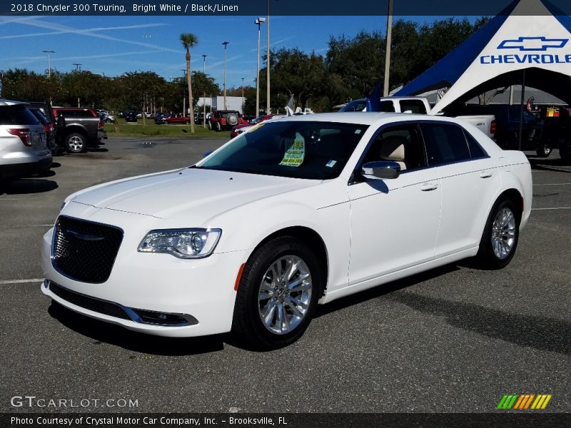 Bright White / Black/Linen 2018 Chrysler 300 Touring
