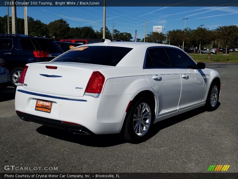 Bright White / Black/Linen 2018 Chrysler 300 Touring