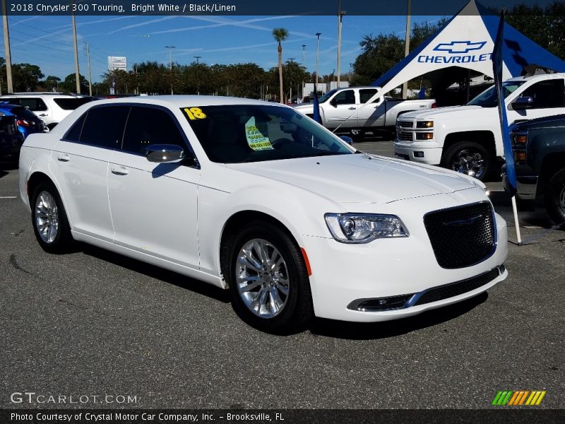 Bright White / Black/Linen 2018 Chrysler 300 Touring