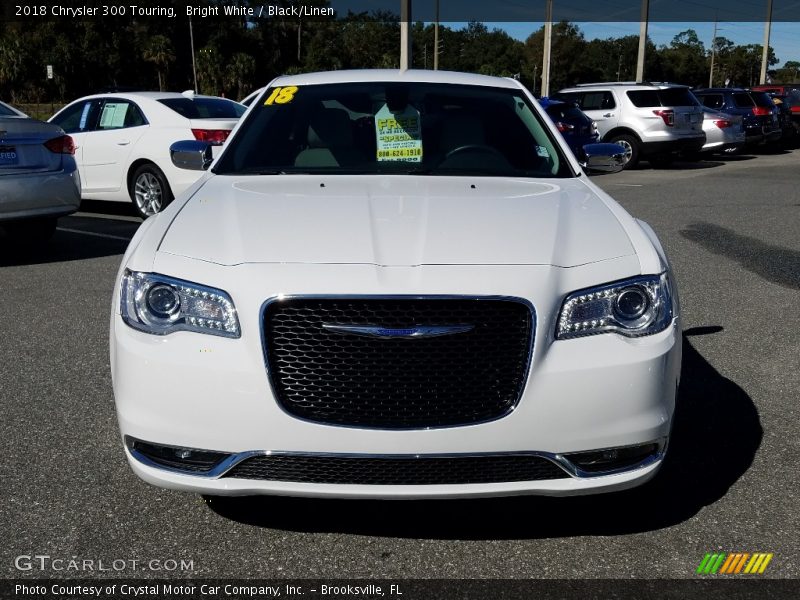 Bright White / Black/Linen 2018 Chrysler 300 Touring