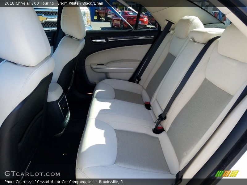 Bright White / Black/Linen 2018 Chrysler 300 Touring