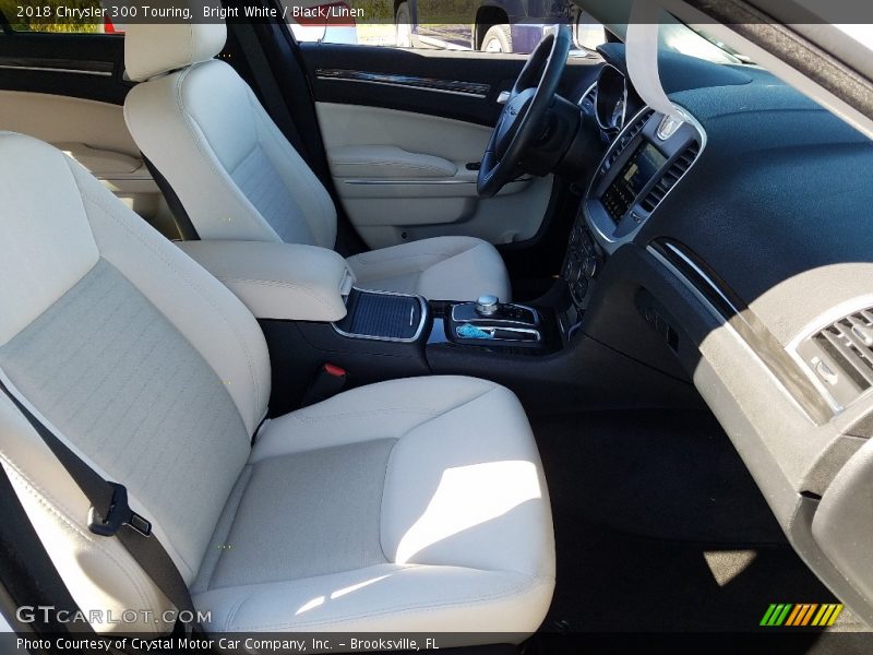 Bright White / Black/Linen 2018 Chrysler 300 Touring