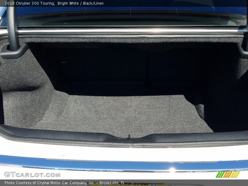 Bright White / Black/Linen 2018 Chrysler 300 Touring