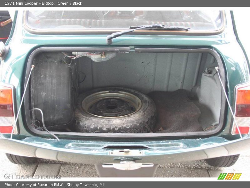Green / Black 1971 Mini Cooper Hardtop