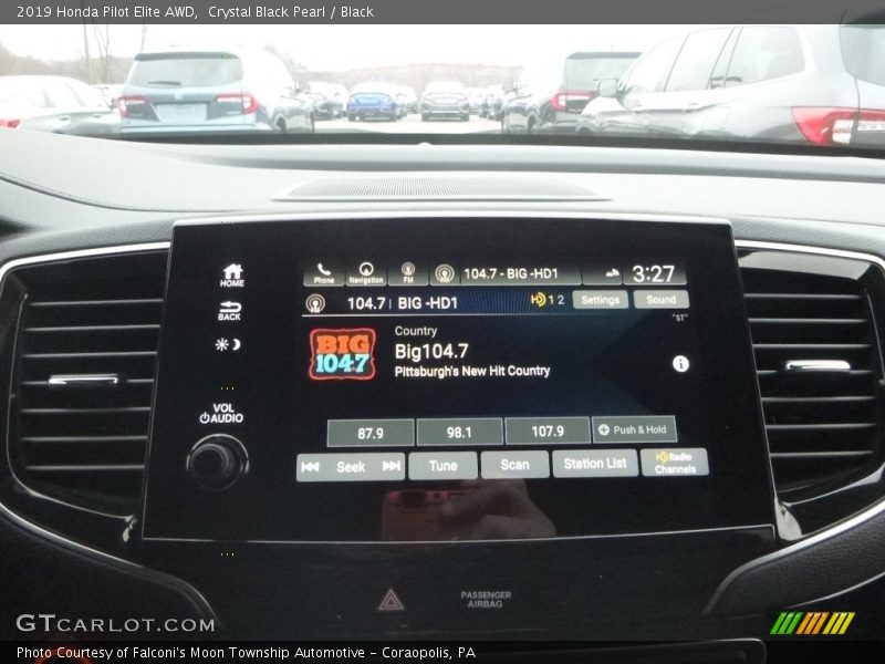 Controls of 2019 Pilot Elite AWD