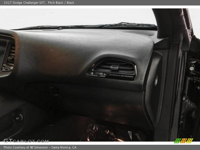 Pitch Black / Black 2017 Dodge Challenger SXT