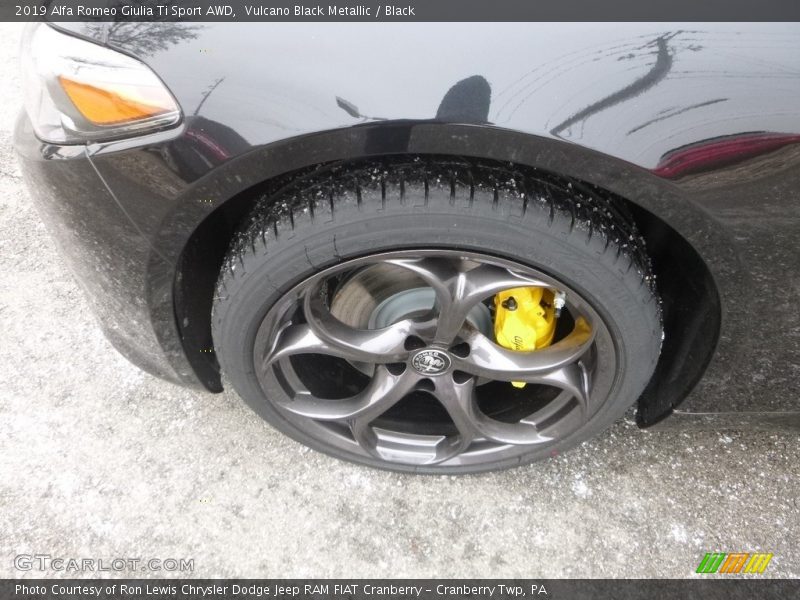 Vulcano Black Metallic / Black 2019 Alfa Romeo Giulia Ti Sport AWD