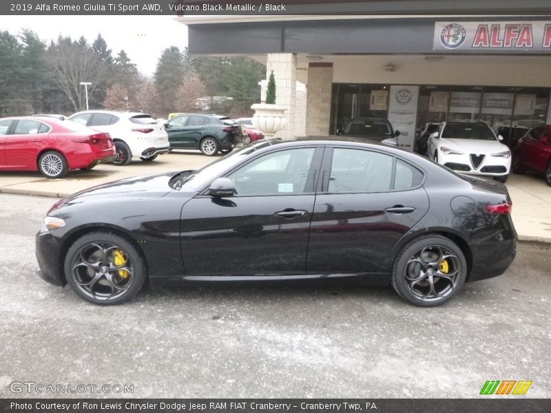 Vulcano Black Metallic / Black 2019 Alfa Romeo Giulia Ti Sport AWD