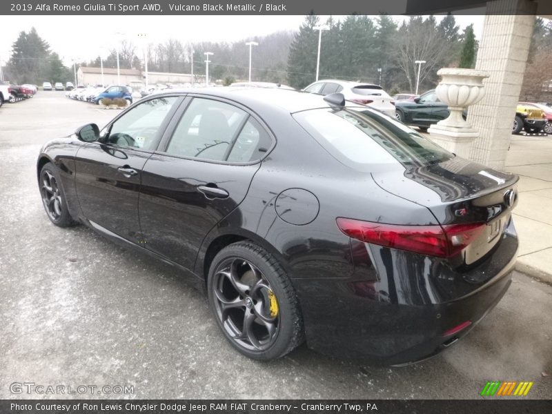 Vulcano Black Metallic / Black 2019 Alfa Romeo Giulia Ti Sport AWD