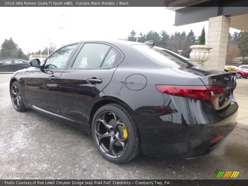 Vulcano Black Metallic / Black 2019 Alfa Romeo Giulia Ti Sport AWD