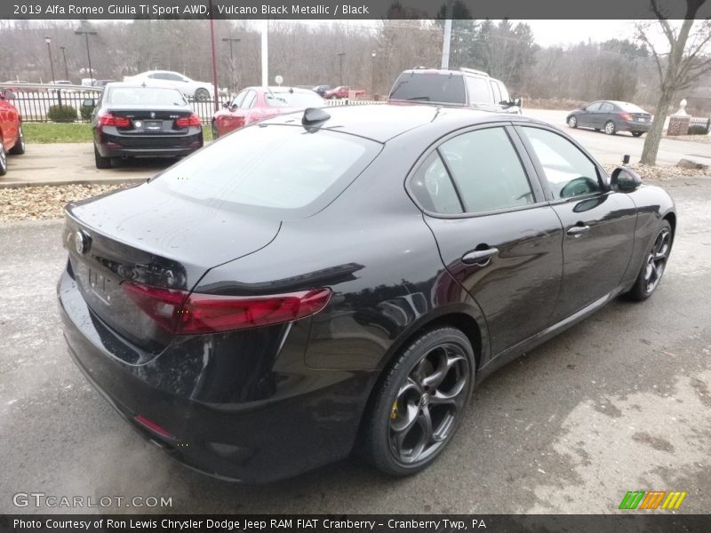 Vulcano Black Metallic / Black 2019 Alfa Romeo Giulia Ti Sport AWD