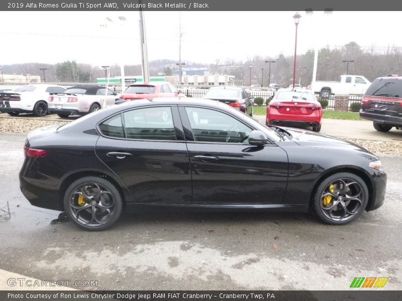 Vulcano Black Metallic / Black 2019 Alfa Romeo Giulia Ti Sport AWD