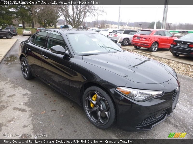Vulcano Black Metallic / Black 2019 Alfa Romeo Giulia Ti Sport AWD