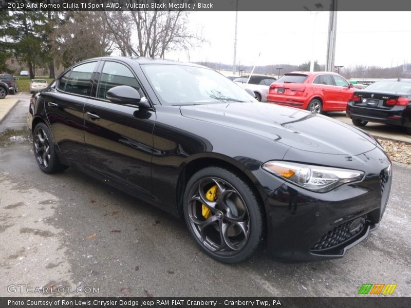 Vulcano Black Metallic / Black 2019 Alfa Romeo Giulia Ti Sport AWD