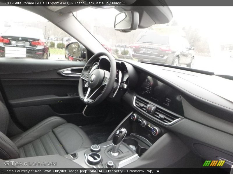 Vulcano Black Metallic / Black 2019 Alfa Romeo Giulia Ti Sport AWD