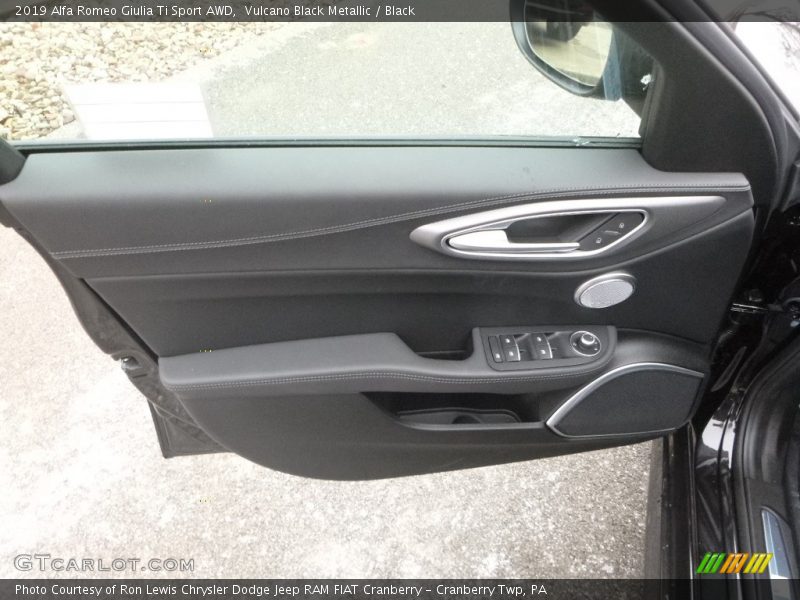 Vulcano Black Metallic / Black 2019 Alfa Romeo Giulia Ti Sport AWD