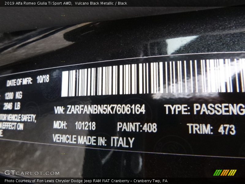 Vulcano Black Metallic / Black 2019 Alfa Romeo Giulia Ti Sport AWD