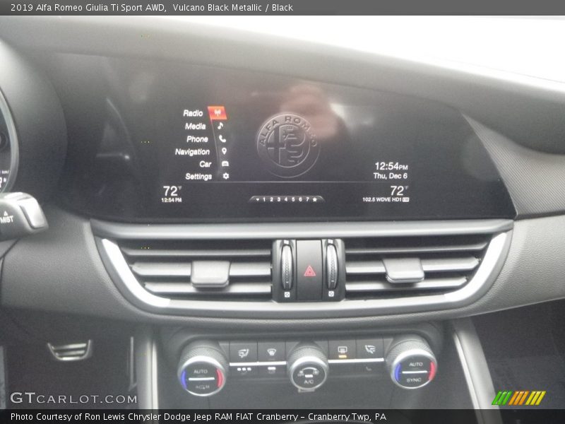 Vulcano Black Metallic / Black 2019 Alfa Romeo Giulia Ti Sport AWD