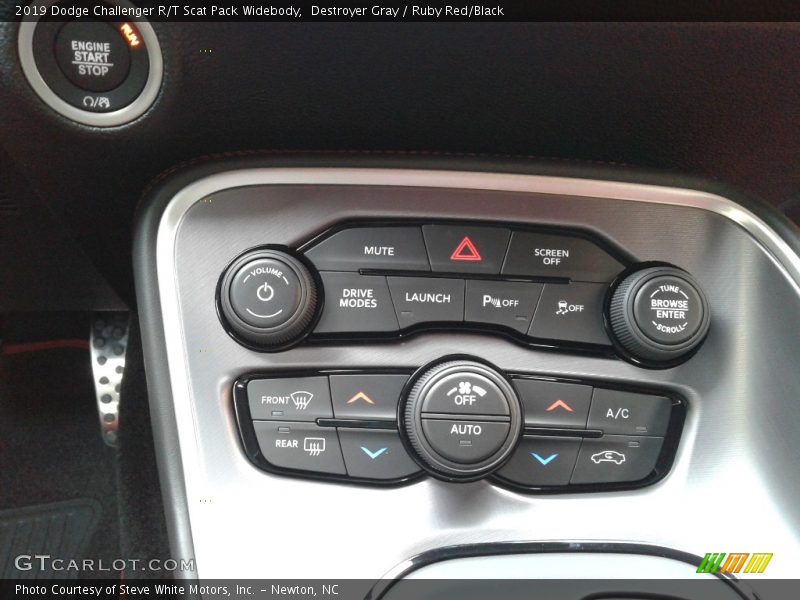 Controls of 2019 Challenger R/T Scat Pack Widebody
