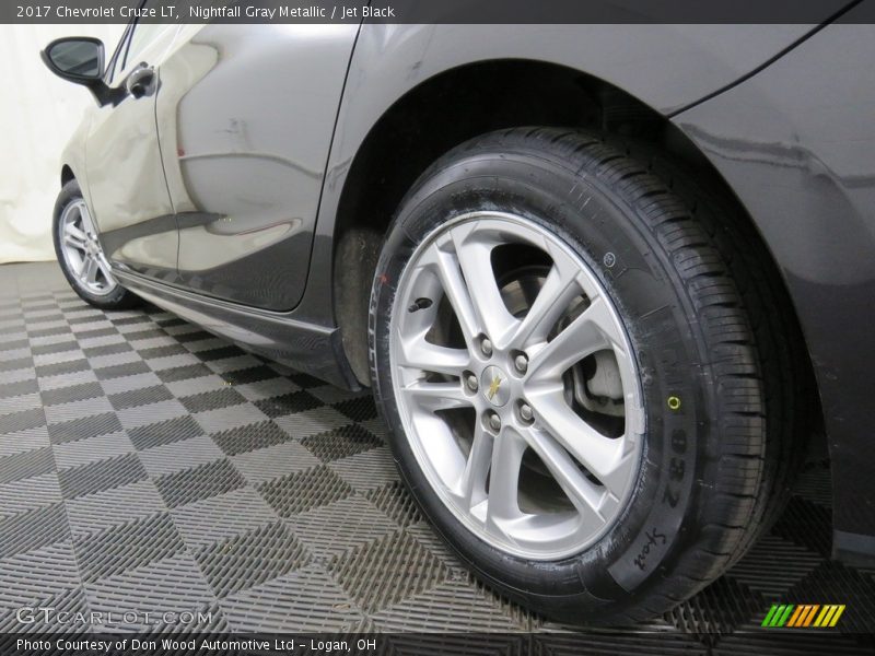 Nightfall Gray Metallic / Jet Black 2017 Chevrolet Cruze LT