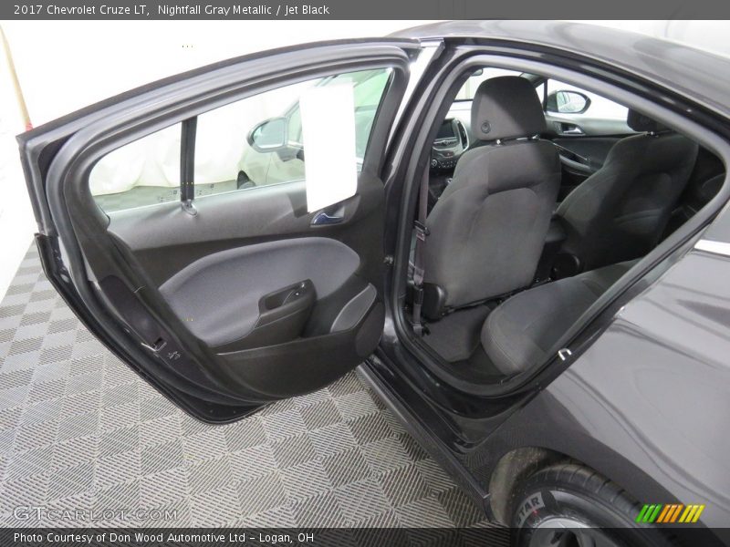Nightfall Gray Metallic / Jet Black 2017 Chevrolet Cruze LT