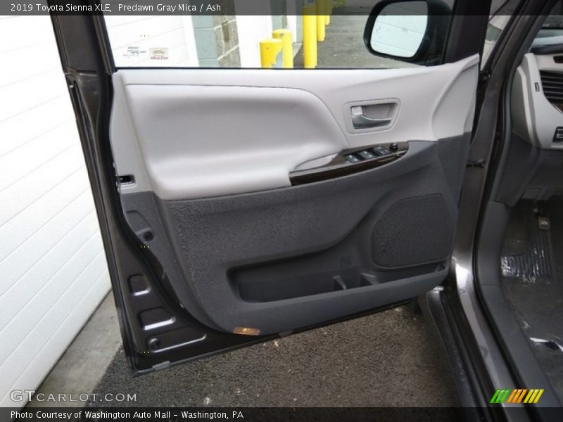Predawn Gray Mica / Ash 2019 Toyota Sienna XLE