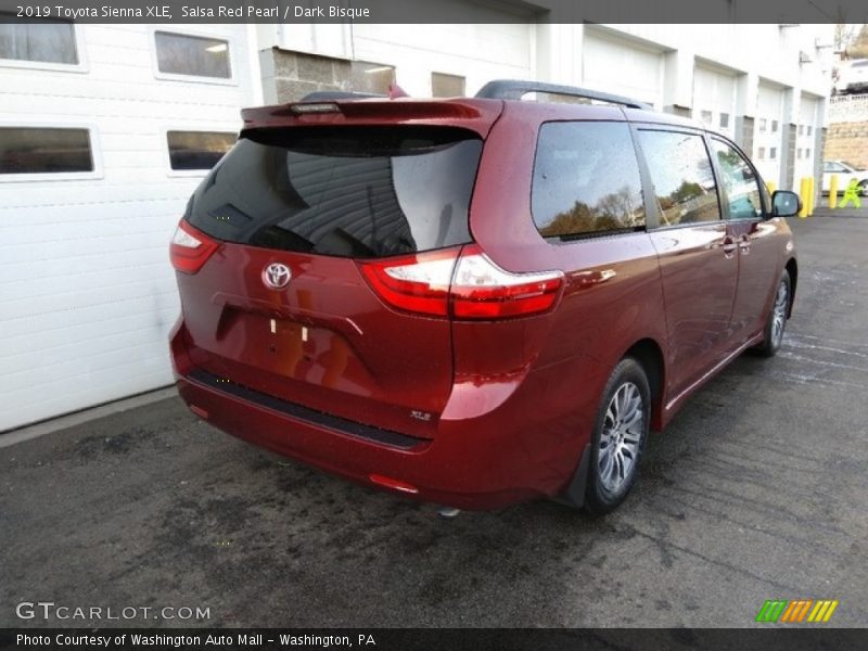 Salsa Red Pearl / Dark Bisque 2019 Toyota Sienna XLE