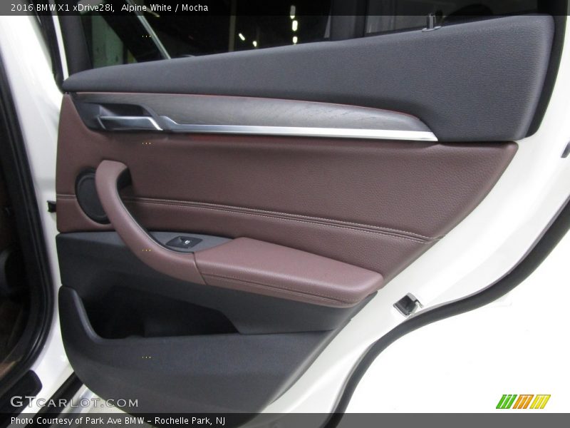Alpine White / Mocha 2016 BMW X1 xDrive28i
