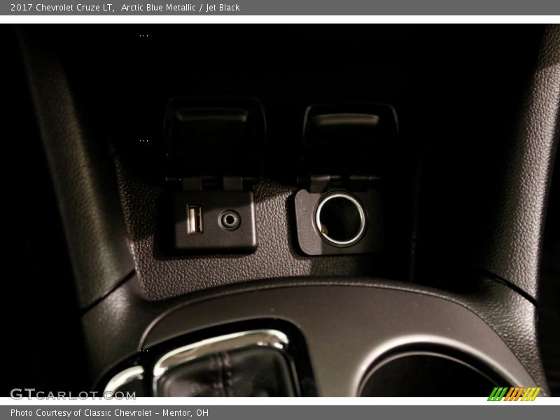Arctic Blue Metallic / Jet Black 2017 Chevrolet Cruze LT