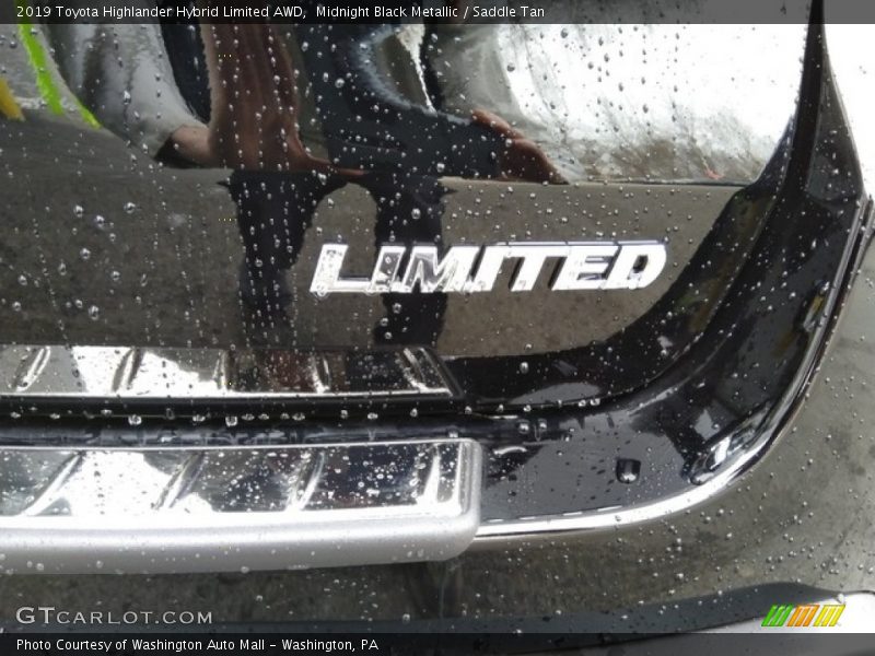 Midnight Black Metallic / Saddle Tan 2019 Toyota Highlander Hybrid Limited AWD