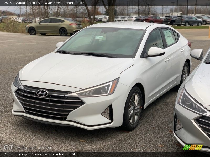 Quartz White Pearl / Black 2019 Hyundai Elantra SE