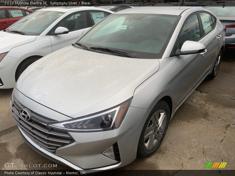 Symphony Silver / Black 2019 Hyundai Elantra SE