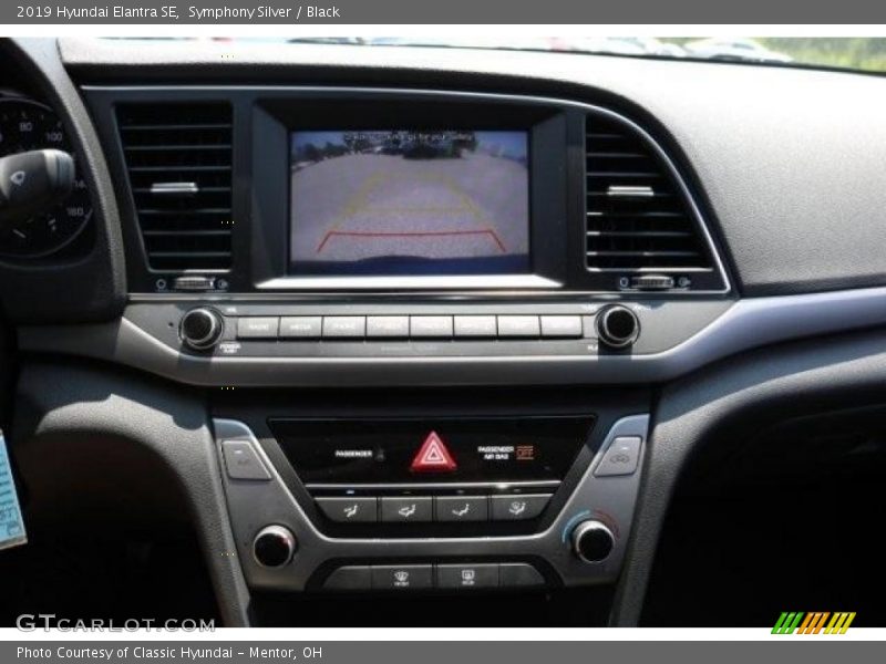 Symphony Silver / Black 2019 Hyundai Elantra SE